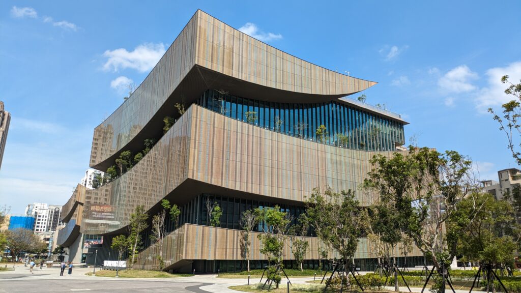 九五國際商務中心周邊環境-桃園市立圖書館總館